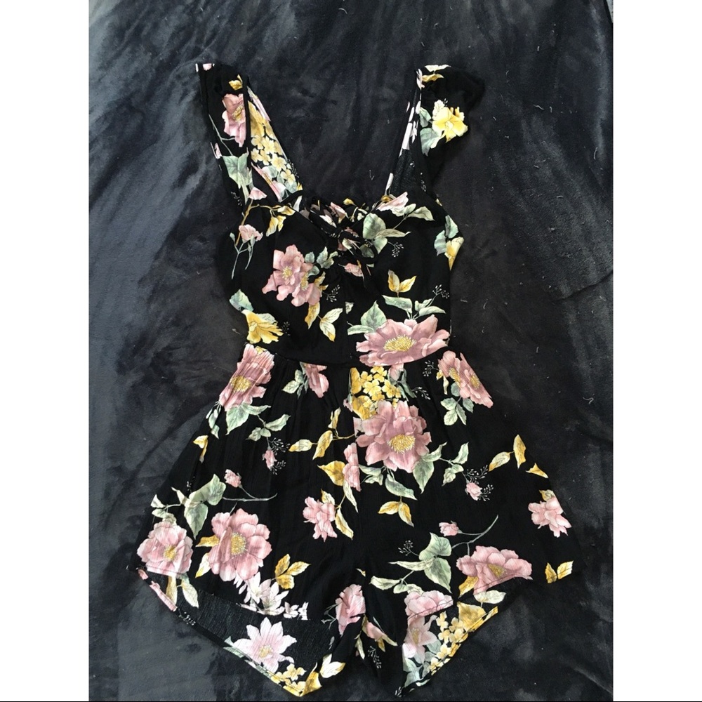 Floral Romper with POCKETS!